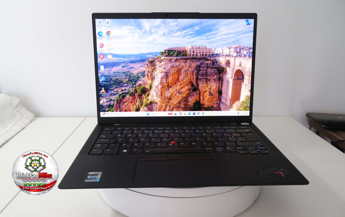 Lenovo ThinkPad X1 Carbon Gen 10 i7-1260P 16GB RAM 256GB SSD 14" OLED (1386)