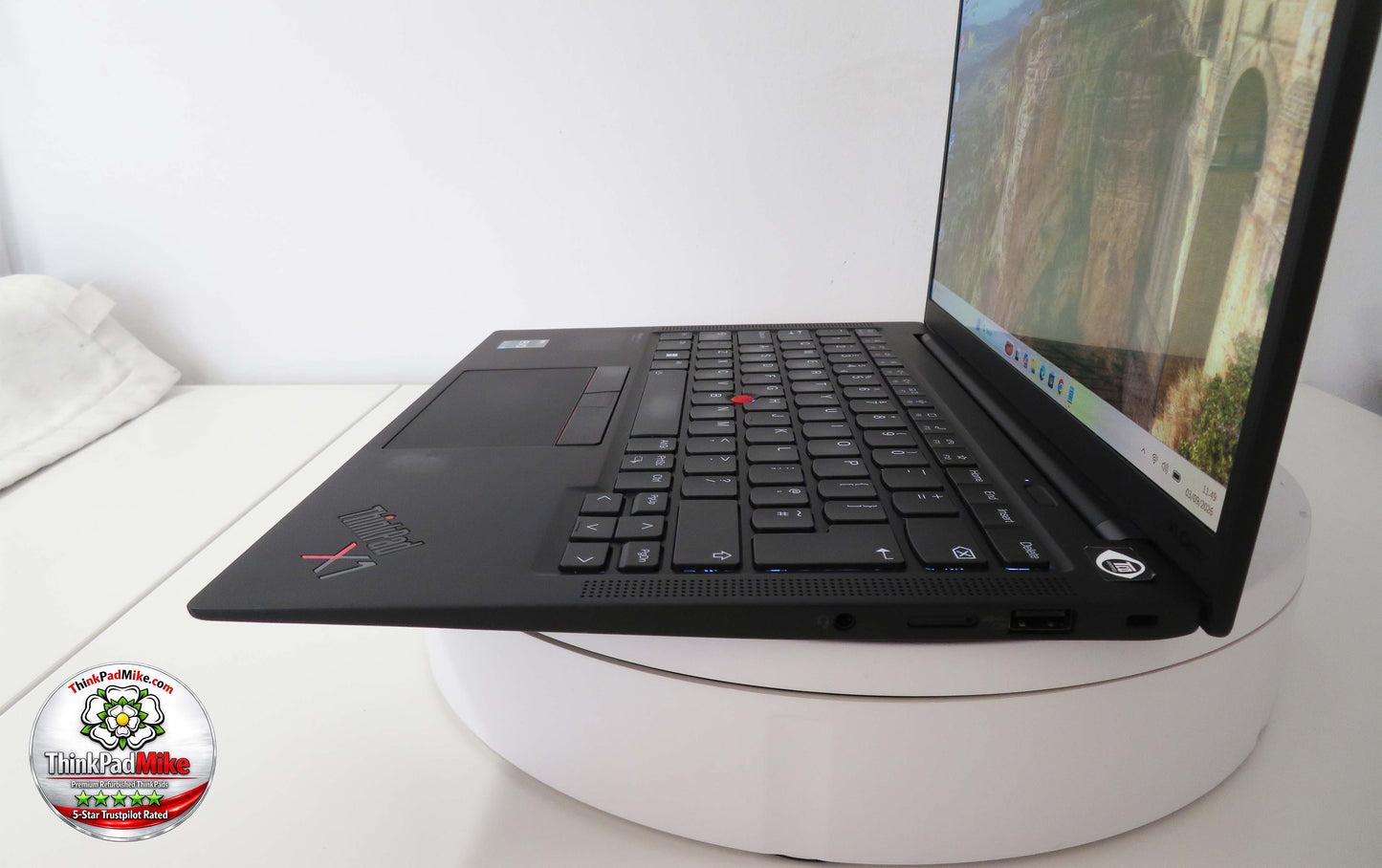Lenovo ThinkPad X1 Carbon Gen 10 i7-1260P 16GB RAM 256GB SSD 14" OLED (1386)